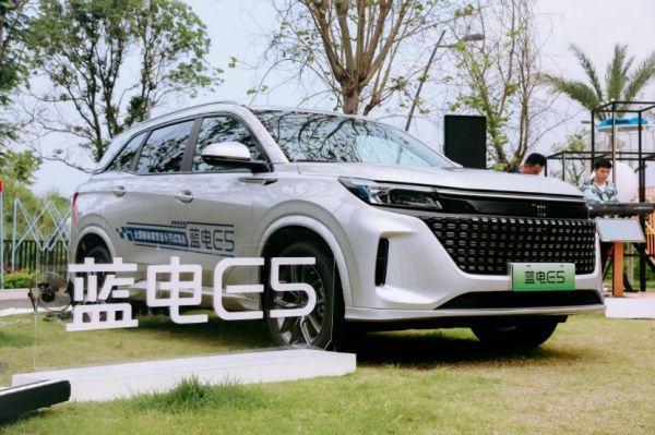 蓝电E5对比欧尚Z6 iDD;谁才是更值得入手的插混SUV?