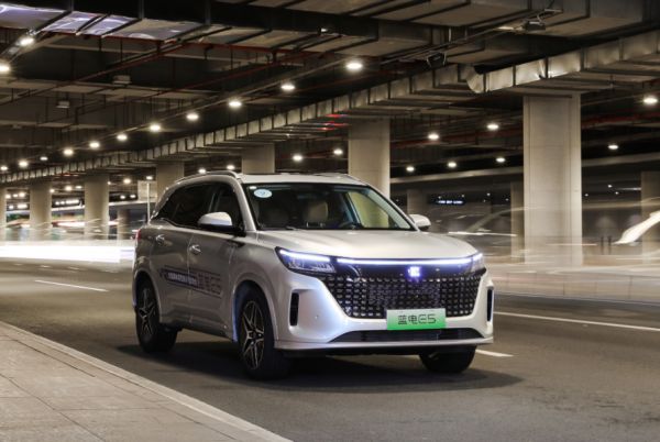 现金立减4.01万;比油车还实惠的蓝电E5,让长安CS75 PLUS难以招架