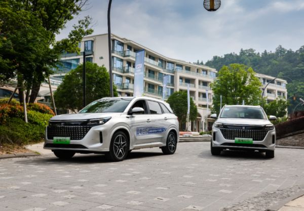 同样是买插混SUV,蓝电E5比欧尚Z6 iDD便宜3万;还有7座可选!
