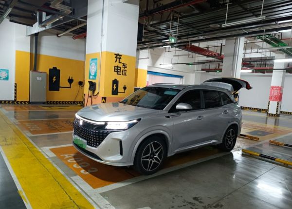 告别燃油车,蓝电E5省钱、好开的新选择